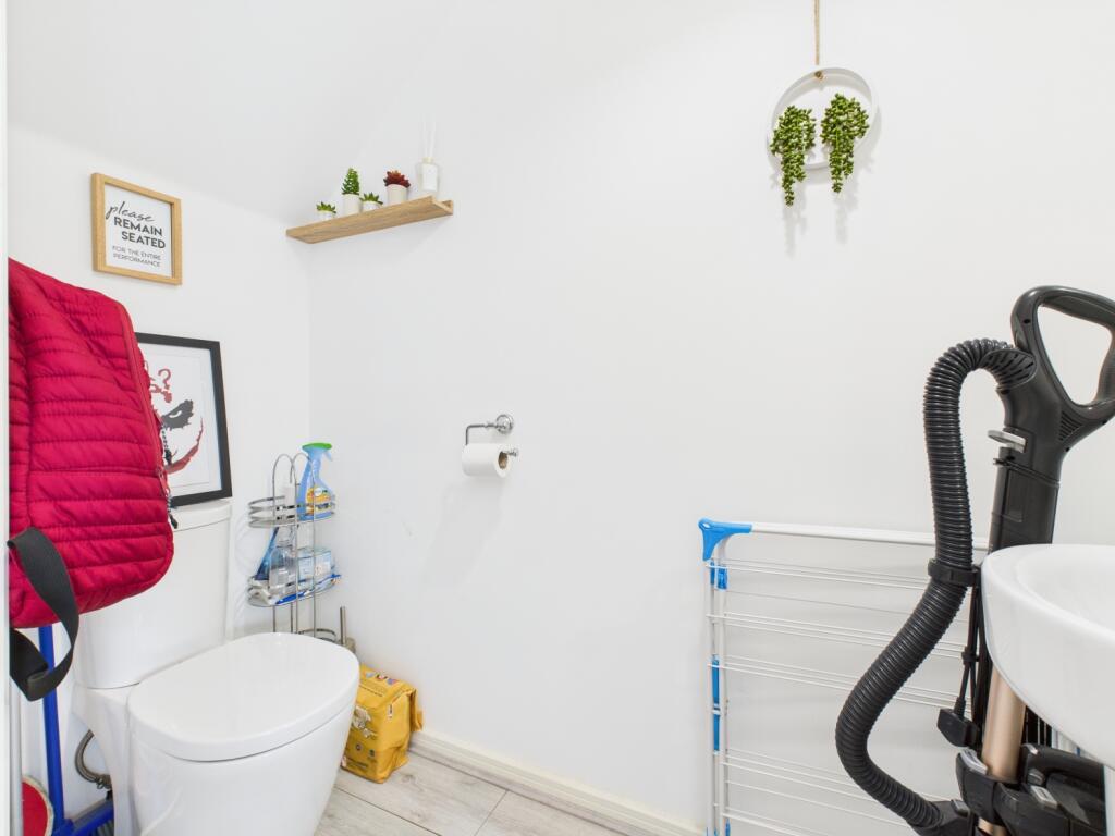 CAM03729G0-PR0025-STILL011