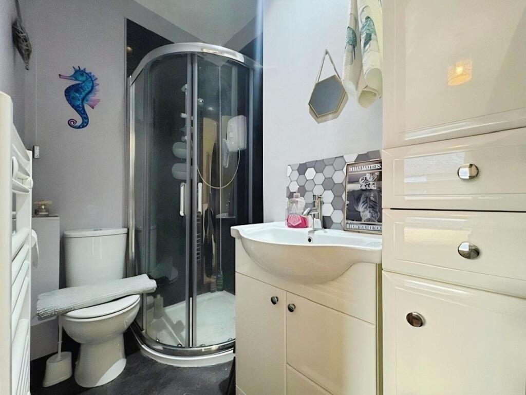 0bdecfee-SHOWER 20ROOM.jpg