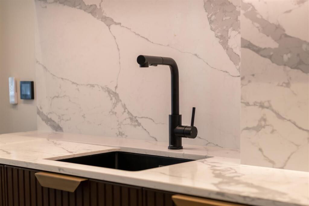 67 Kinnerton Street Hi-28.jpg