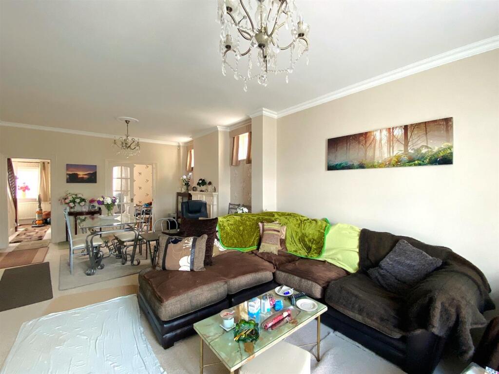 12 Little Common Rd - Sitting1.jpg