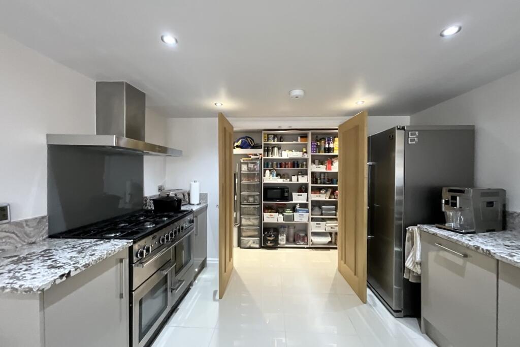 kitchen/diner with w