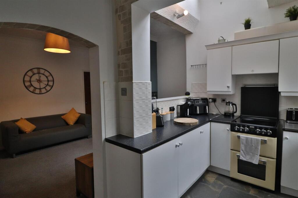 OPEN PLAN KITCHEN, LIVING AND DINING ROOM