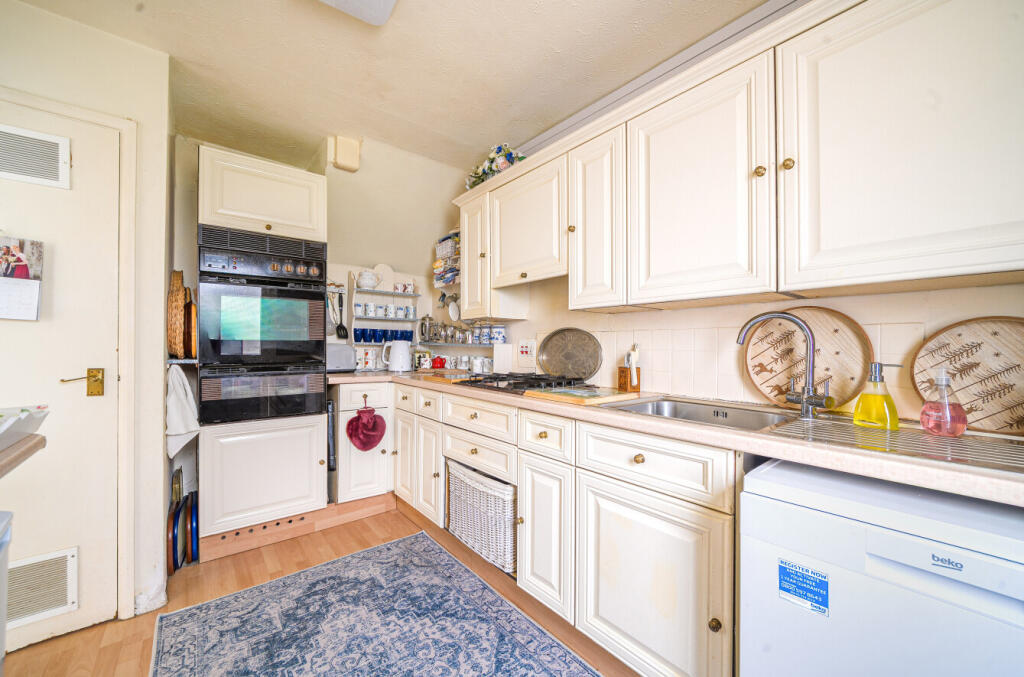 1365876-10-68ee2b...