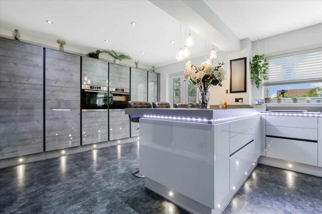 Kitchen Dining (2)