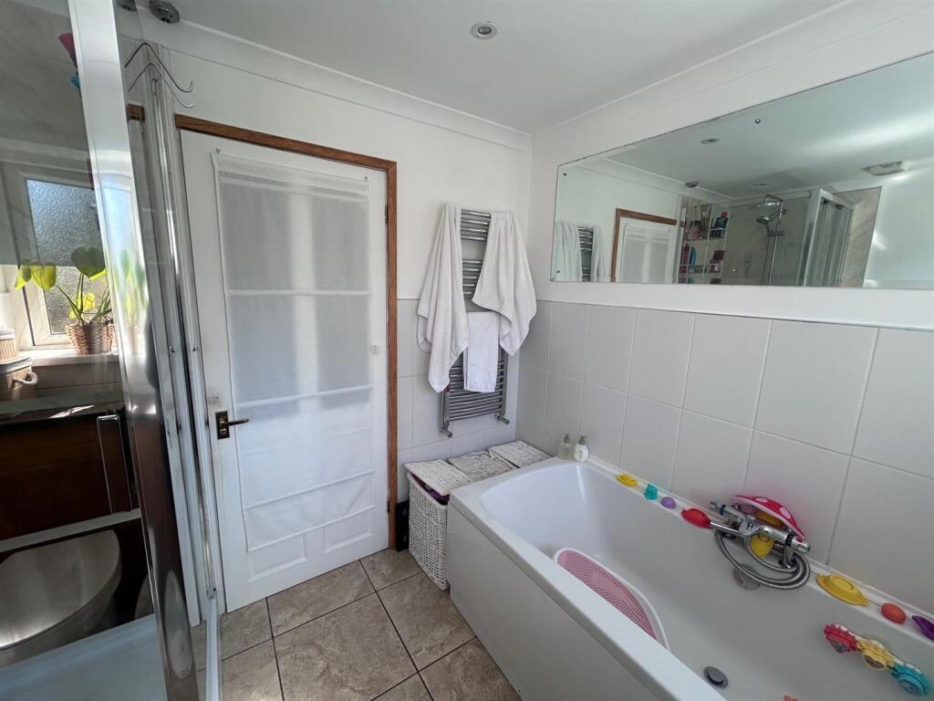 bathroom 1.jpg