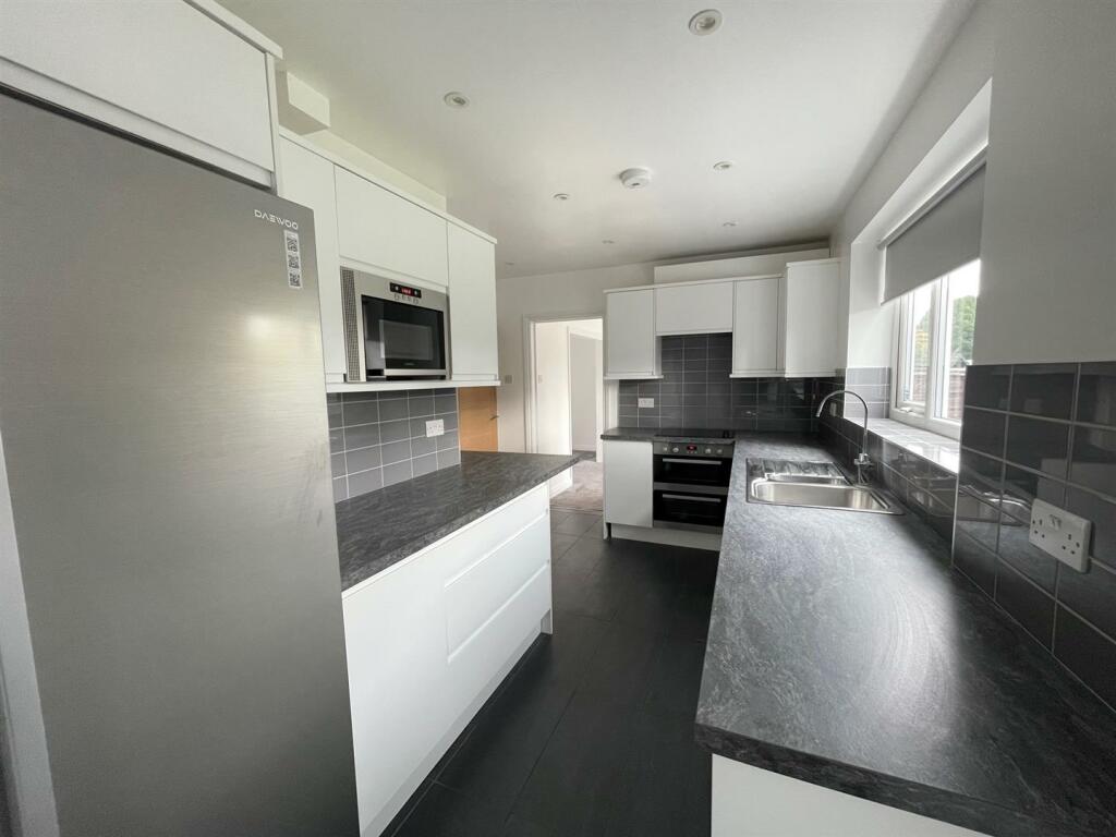 kitchen 2.jpg