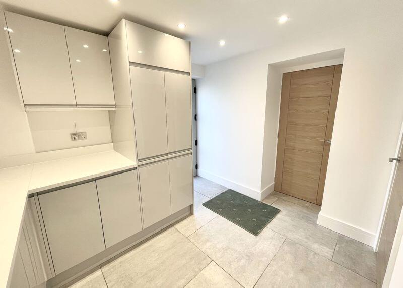 Utility Room / Side Entrance 