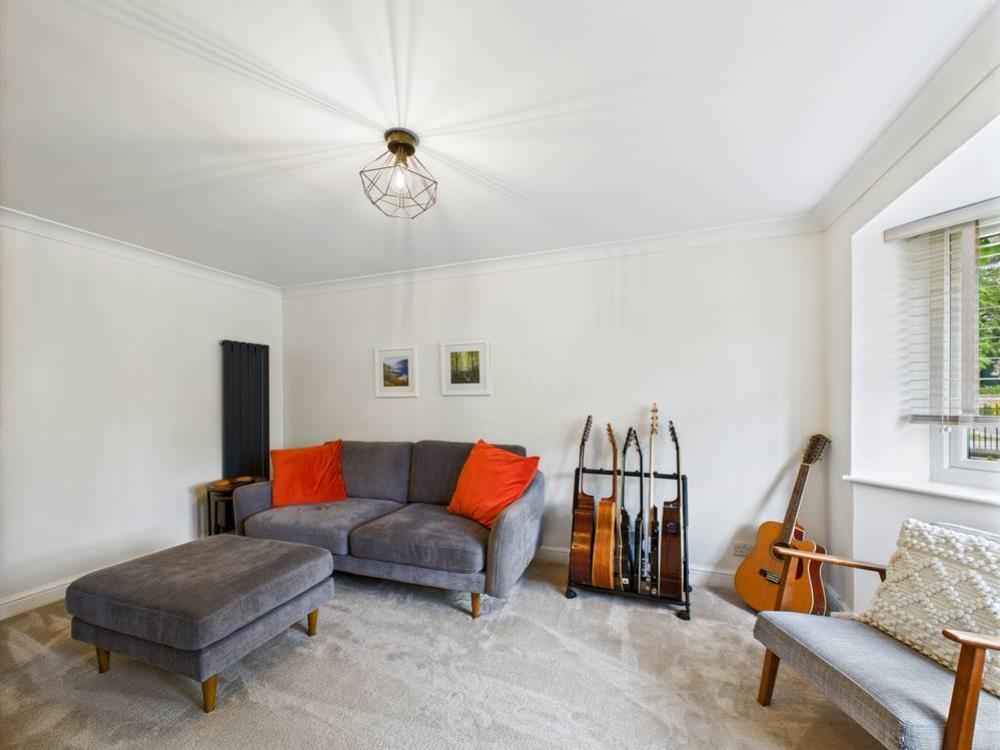 Lrg_CAM05488G0-PR0020-STILL001-thumbnail-h750-70.j