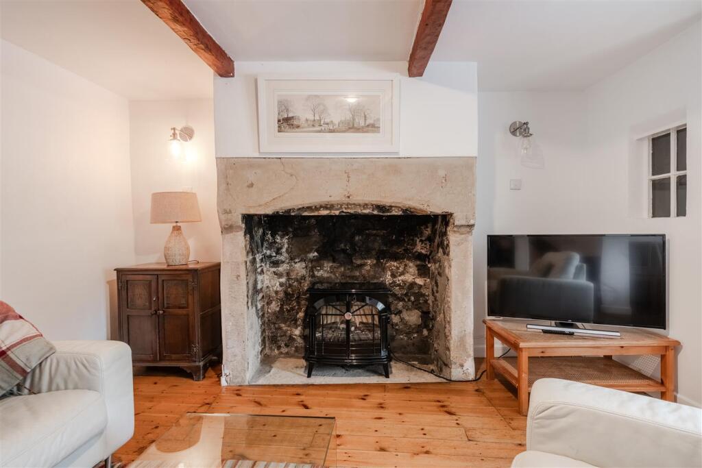 Main Street, Great Longstone, DE45 1TG