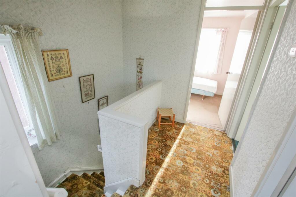 FIRST FLOOR LANDING