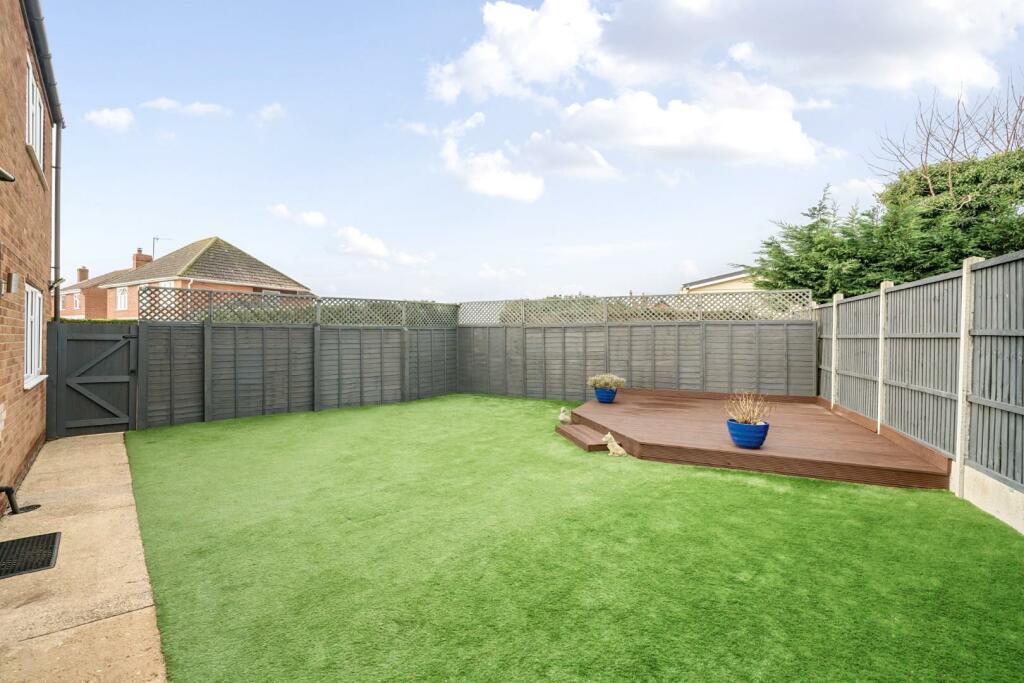 2nd view REAR GARDEN.jpg