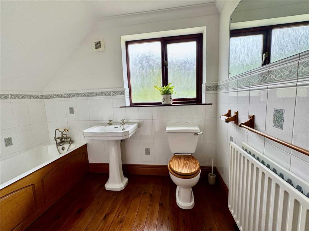 FAMILY BATHROOM