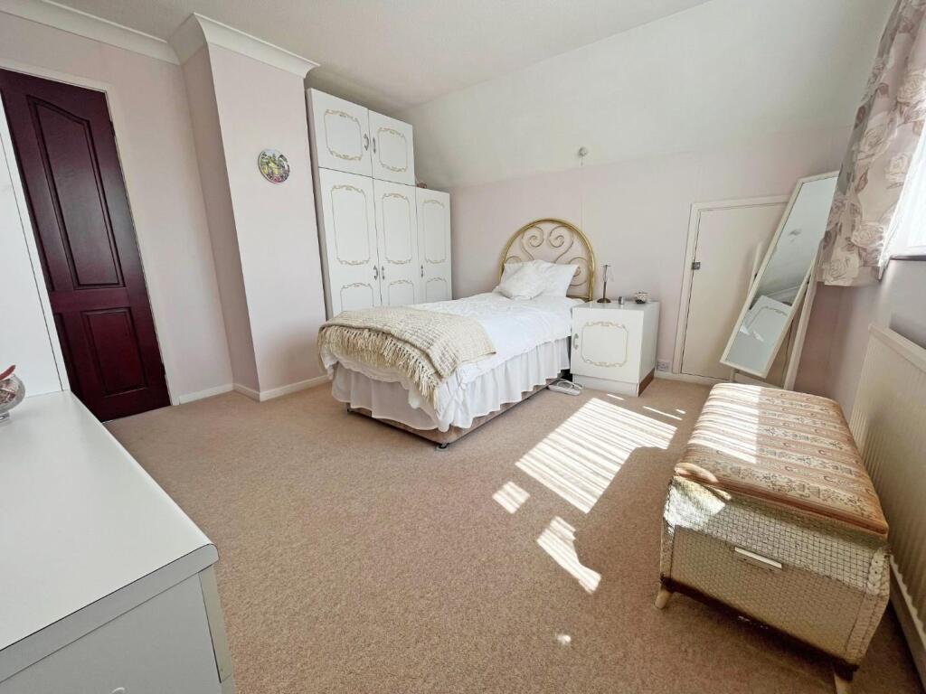 Bed1.jpg