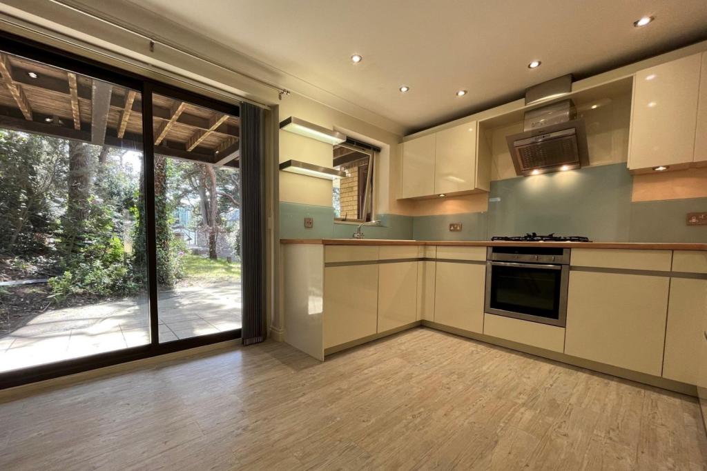 Kitchen (Main)