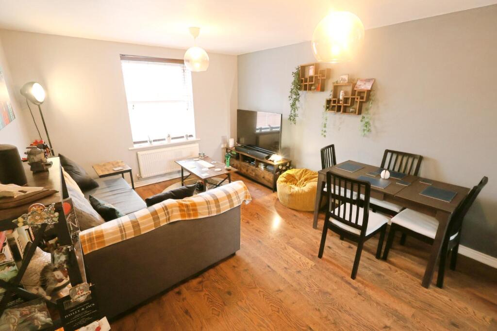 LIVING/DINING ROOM