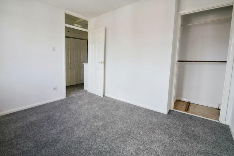 Bedroom (alternate angle)