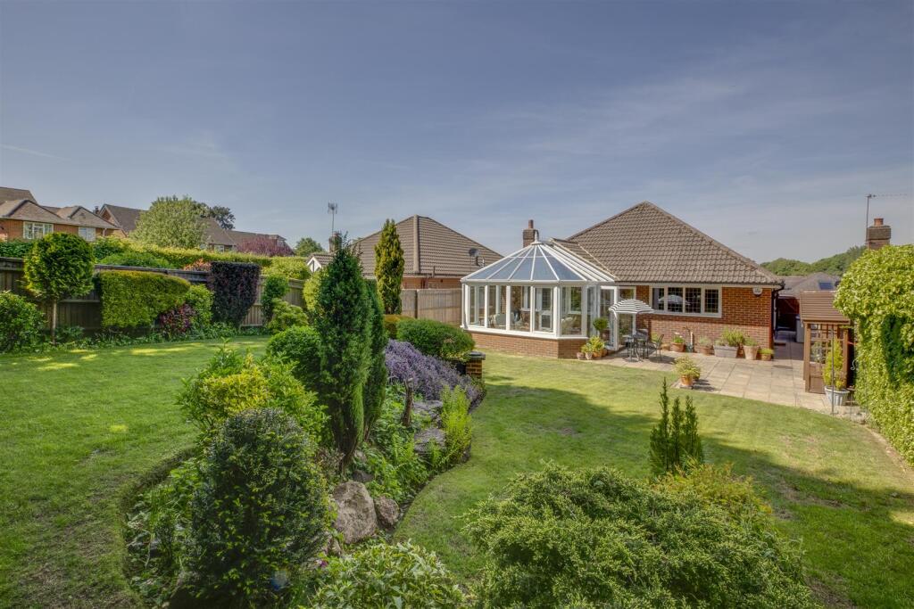 4 Gardner Close, HP15 6HT-14.jpg