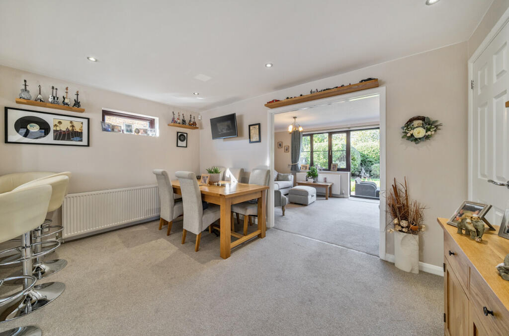 1356839-4-68cd72d...