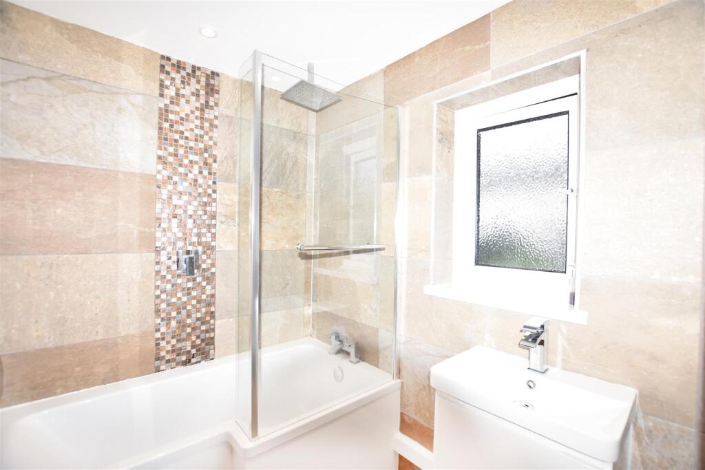 Bathroom 2.jpg