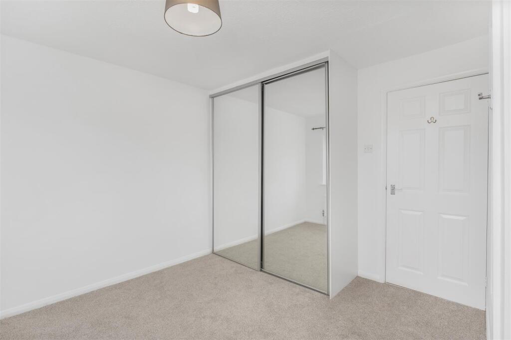 50 Hillside Close, Banbury-16.jpg