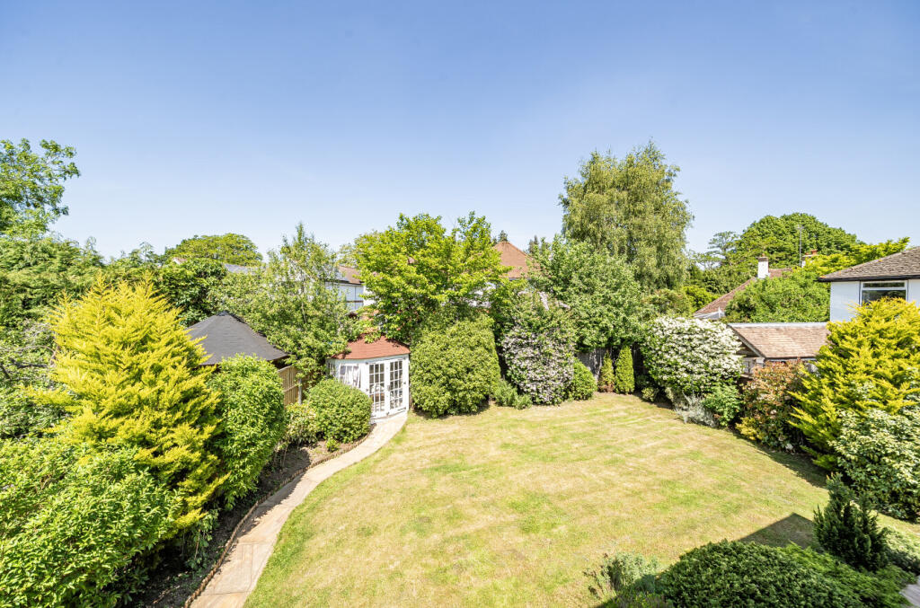 Turnoak Avenue, Woking, Surrey, GU22