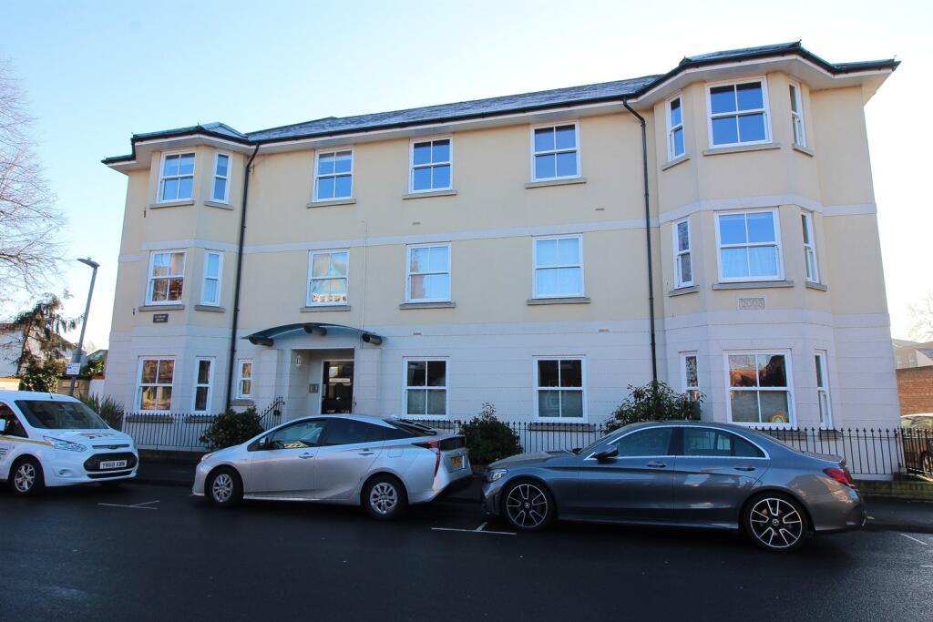 Marlow House, Institute Road