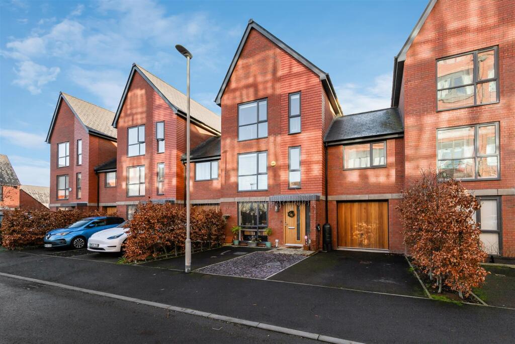 Trajectus Way, Keynsham