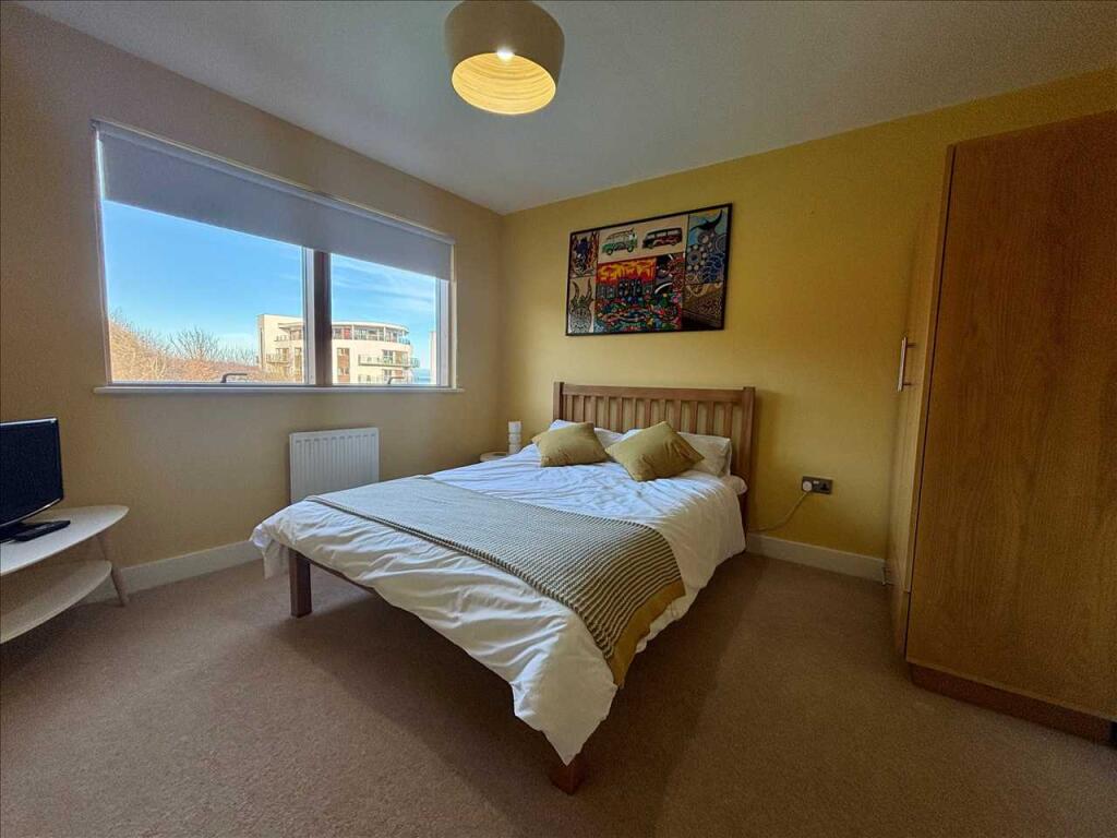 BEDROOM 2