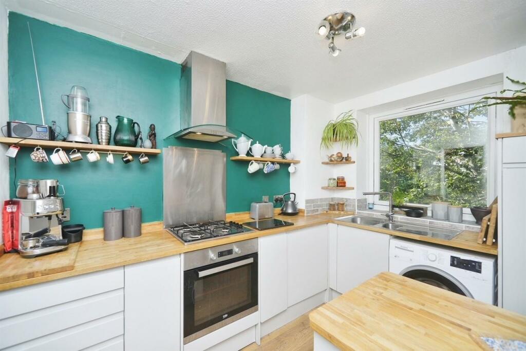 Kitchen 2.jpg