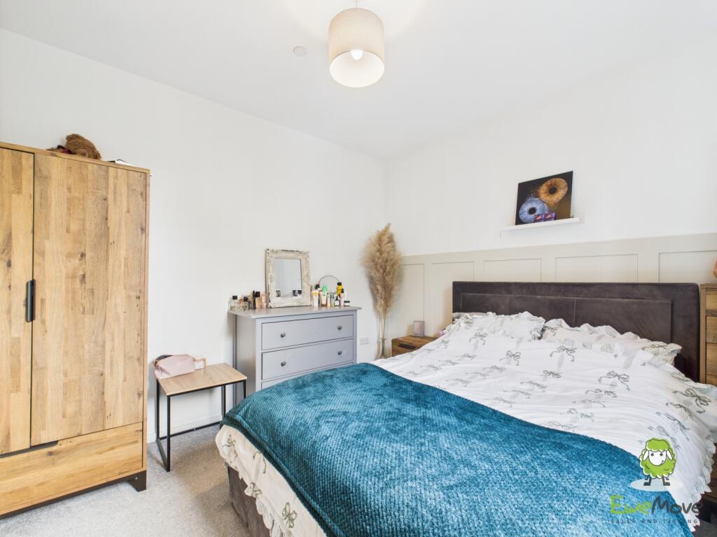 CAM03778G0-PR0266-STILL001