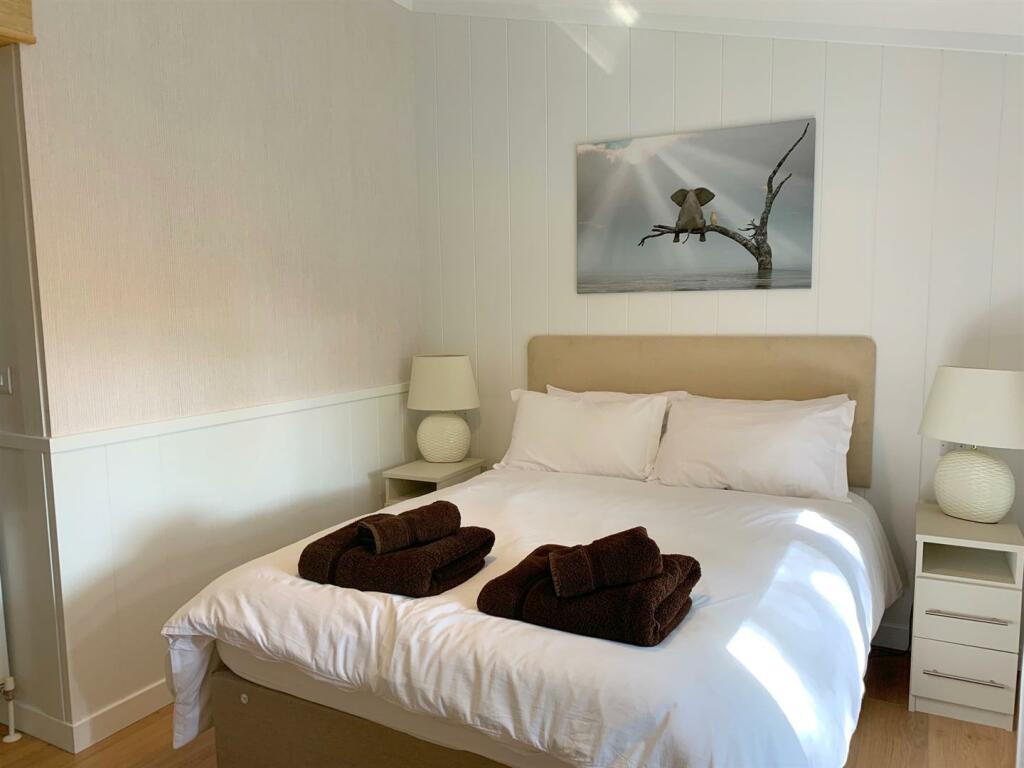 MASTER BEDROOM PHOTO