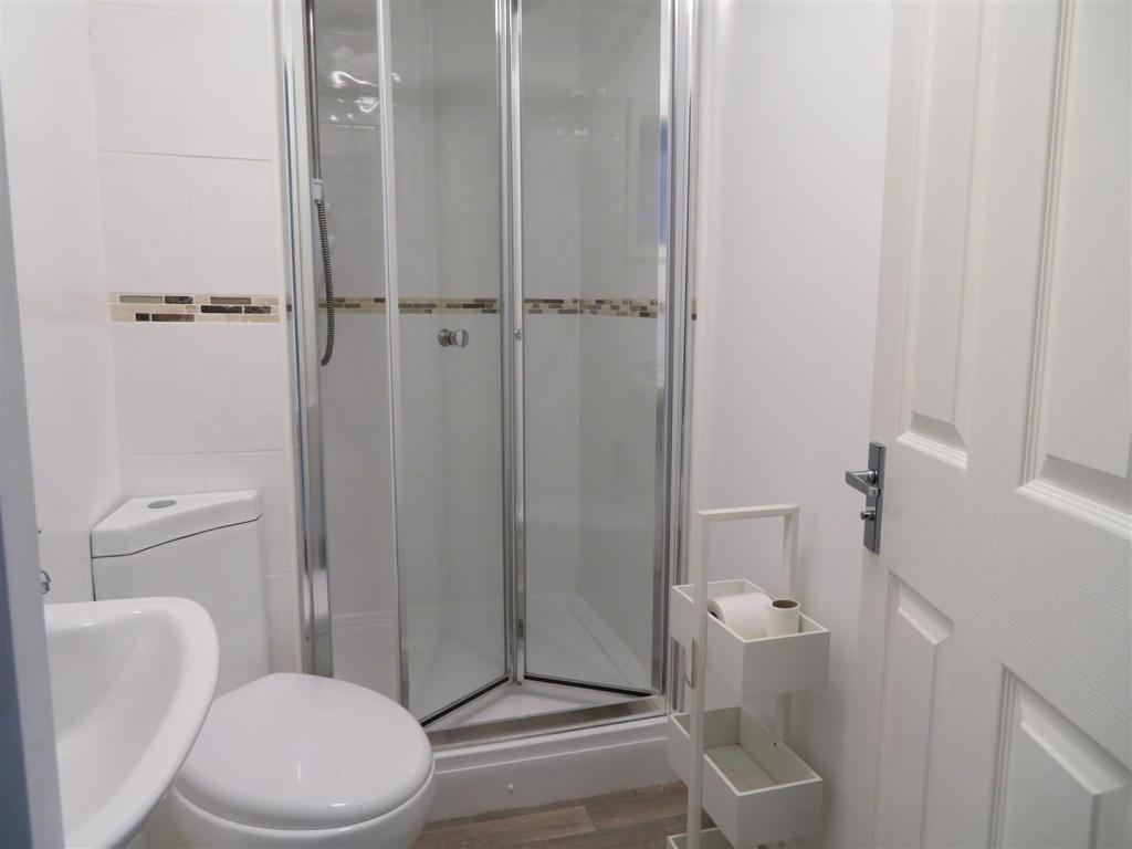 7 Montgomer Shower.JPG