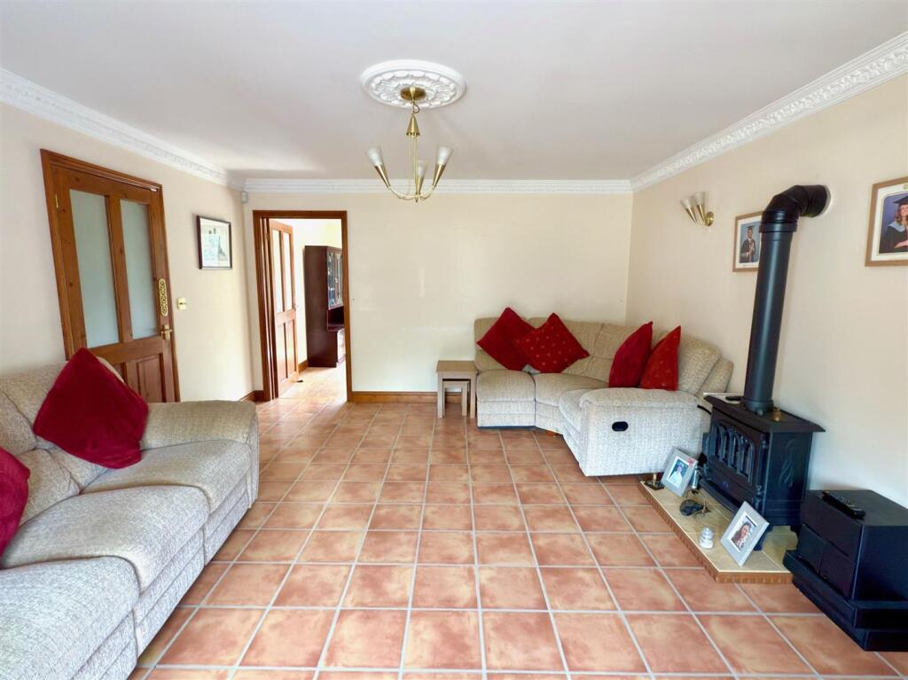 LOUNGE AREA.jpg