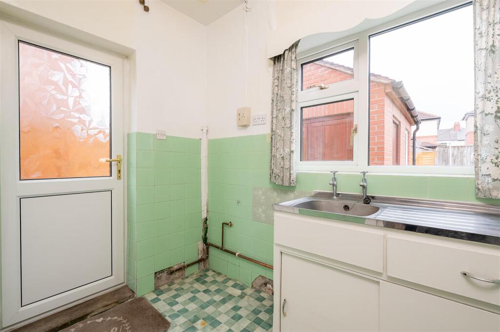 5 Thirlmere Dr-7.jpg