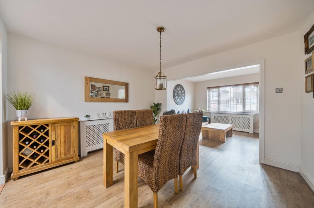 1375390-18-690b2c2f32097