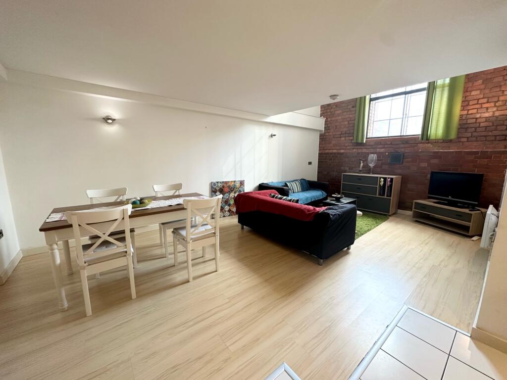 gorgeous 2 bedroom DUPLEX apartment
