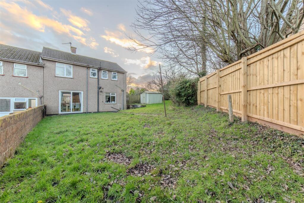 27 Keats Close-19.jpg