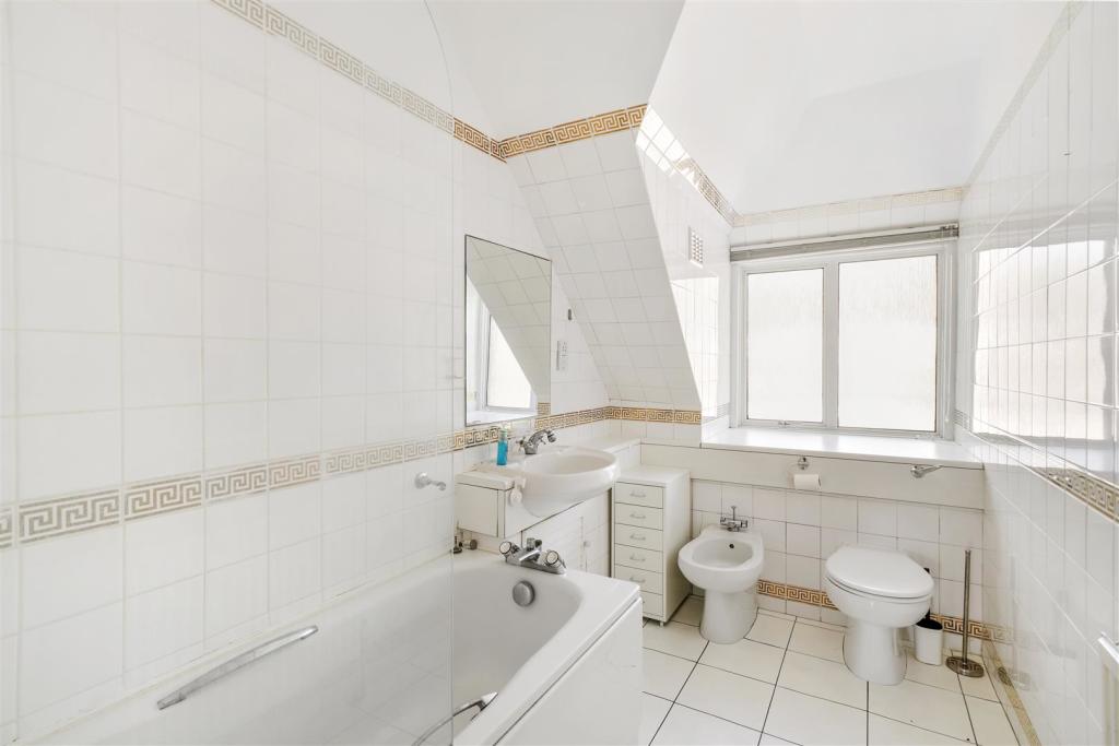 Flat 4, 15 Redington Gardens - w22upugPlMwWkg6XBWA