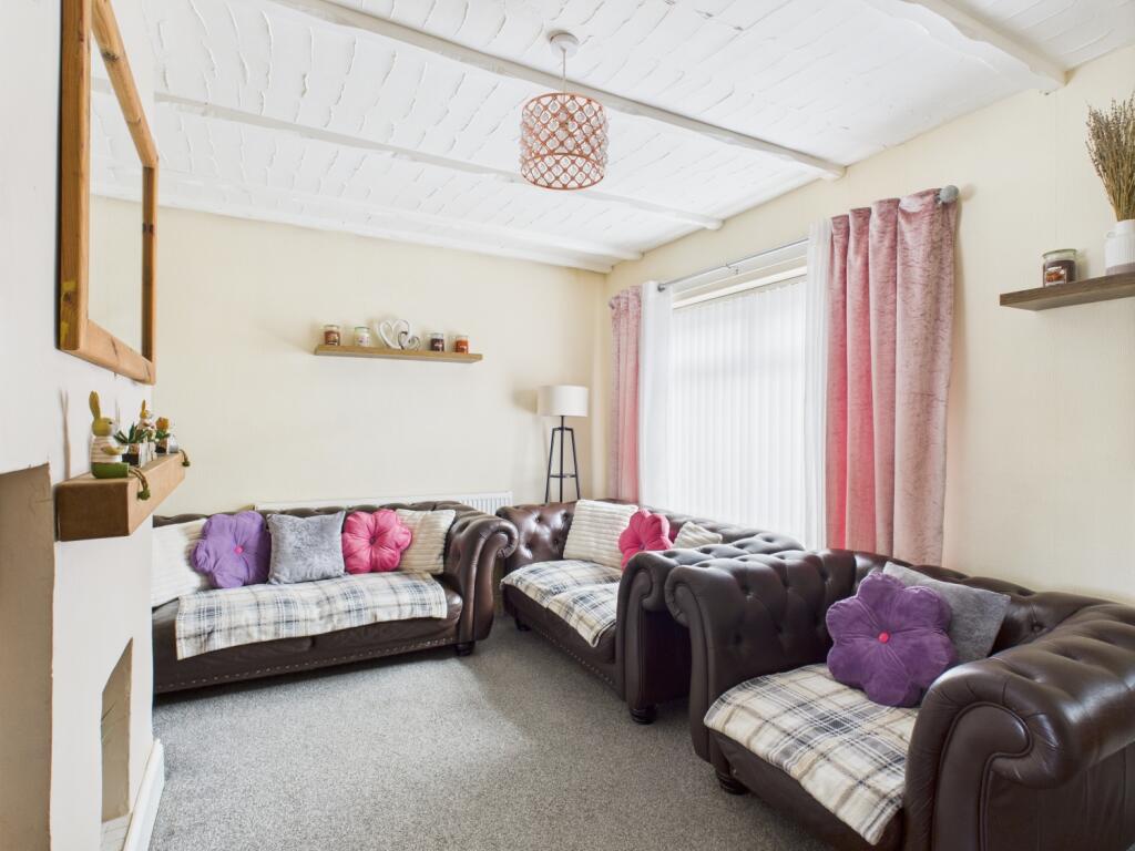 CAM03729G0-PR0077-STILL001