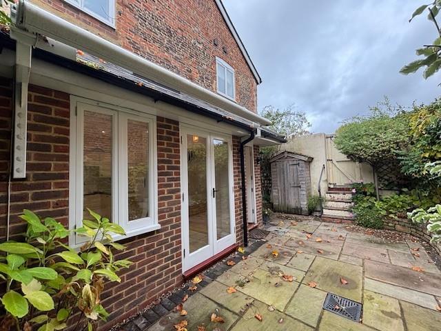 2 Timber Close courtyard garden.jpg