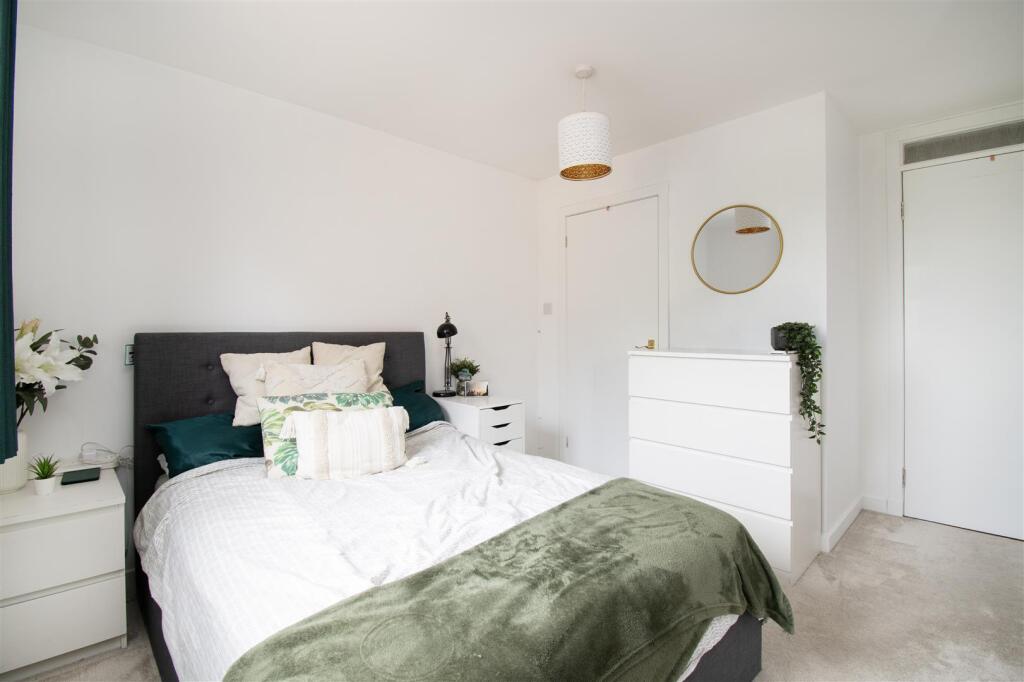 bedroom 1 (1).jpg