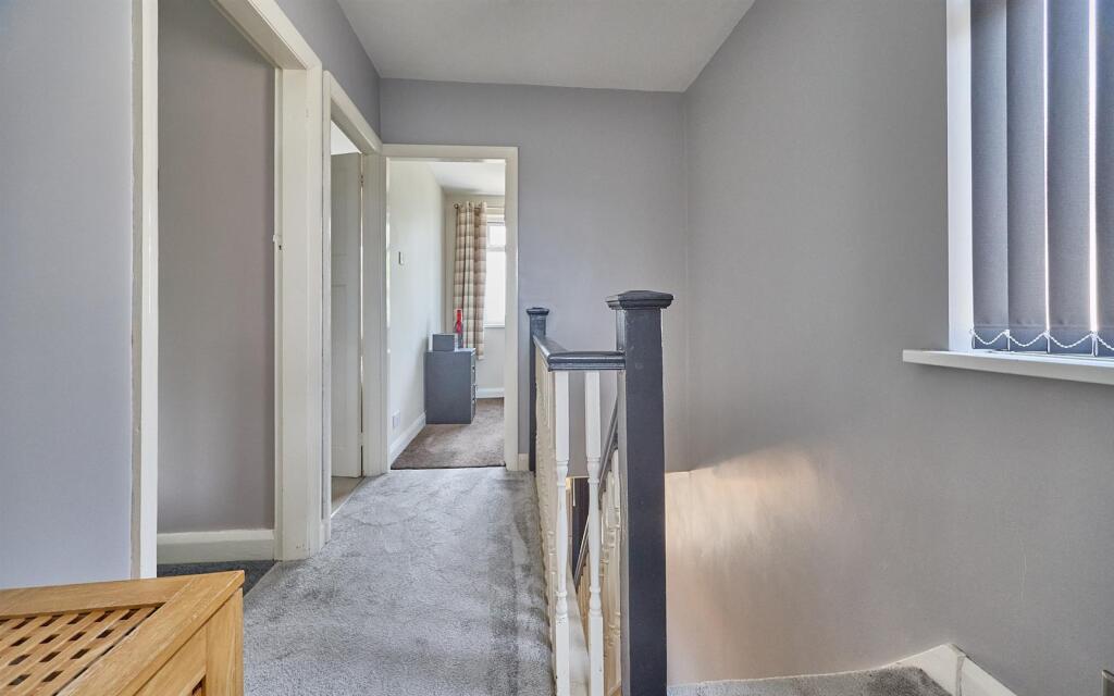 FIRST FLOOR LANDING