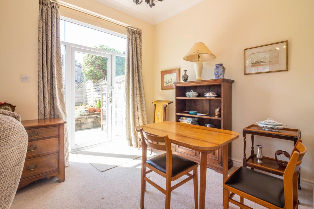 SITTING/DINING ROOM