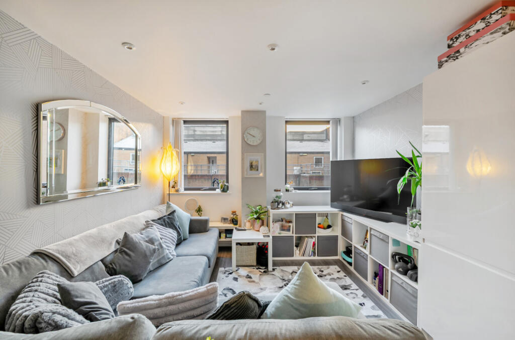 1395357-10-695b92...