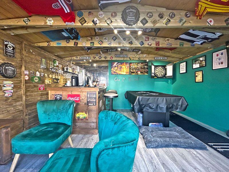 Summer House/Bar