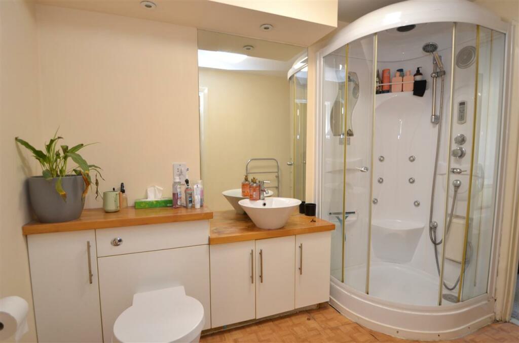 SHOWER ROOM