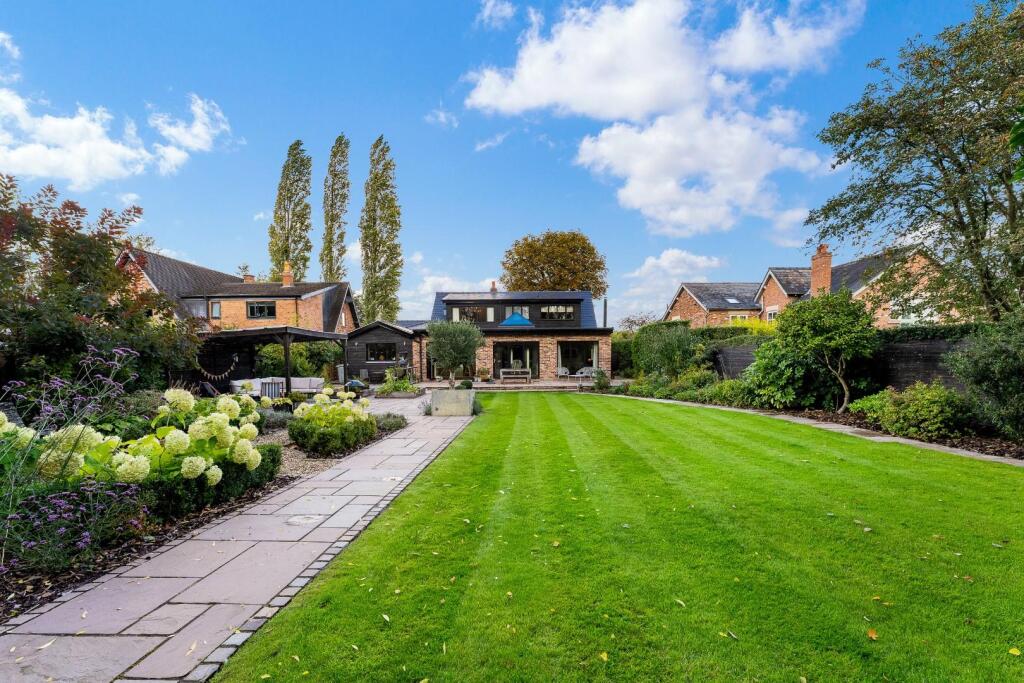 37 Strawberry Lane25.jpg