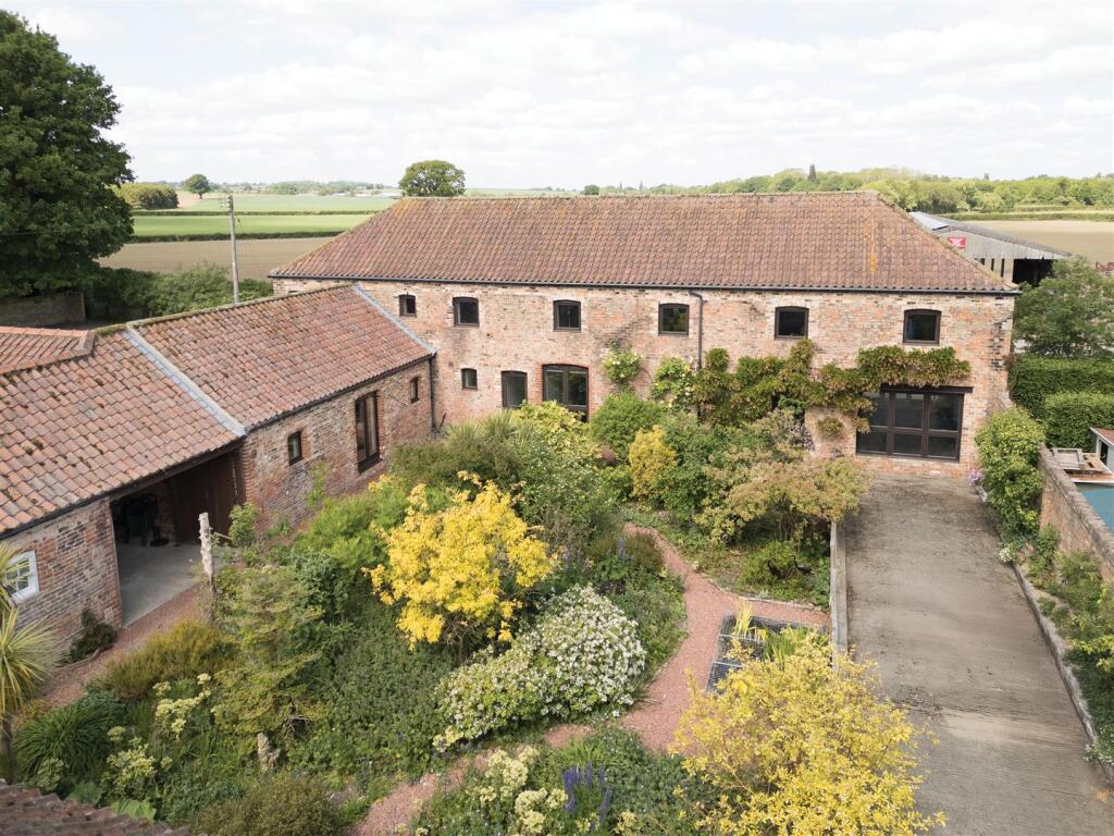 Office Barn &amp; Courtyard