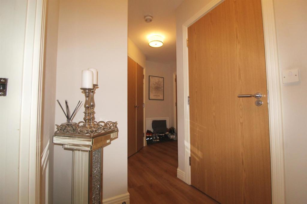 Hallway NEW.jpg