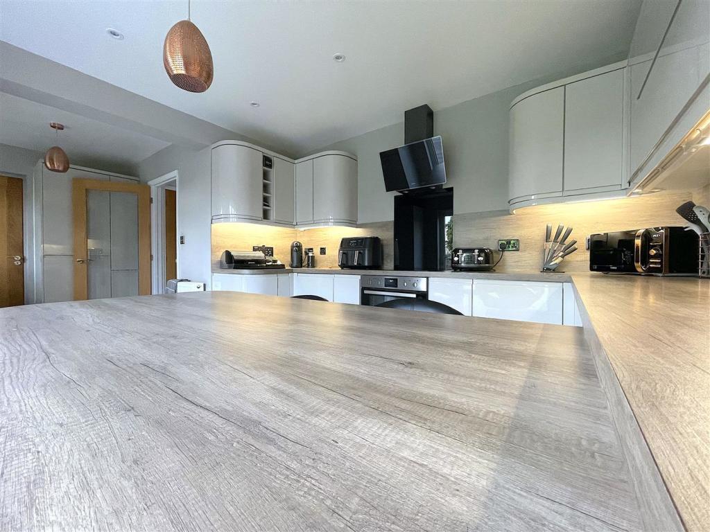 Kitchen:Dining Room (9).jpeg